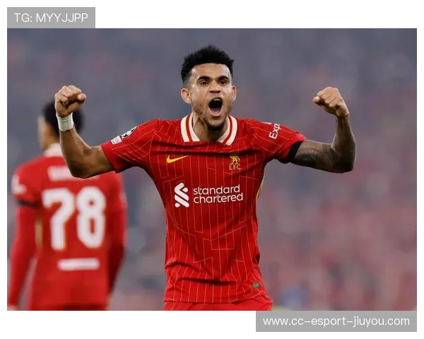 利物浦左路撞墙配合成功，迪亚斯抽射偏出